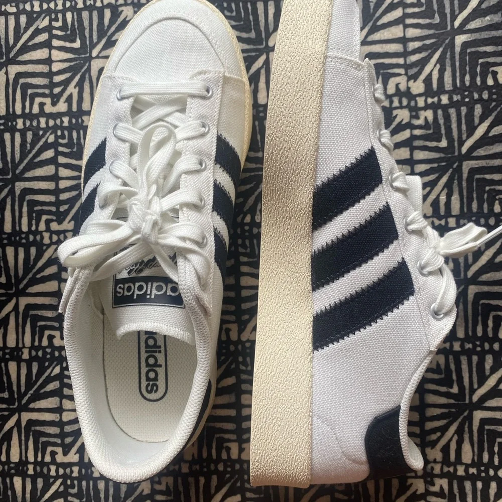 adidas JUMP HOOK SHOES White Sneakers with Black Stripes, Unisex 8.5M/9.5W